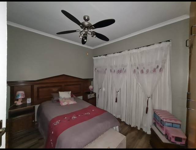 3 BEDROOM TOWNHOUSE TO LET IN LANGENHOVENPARK